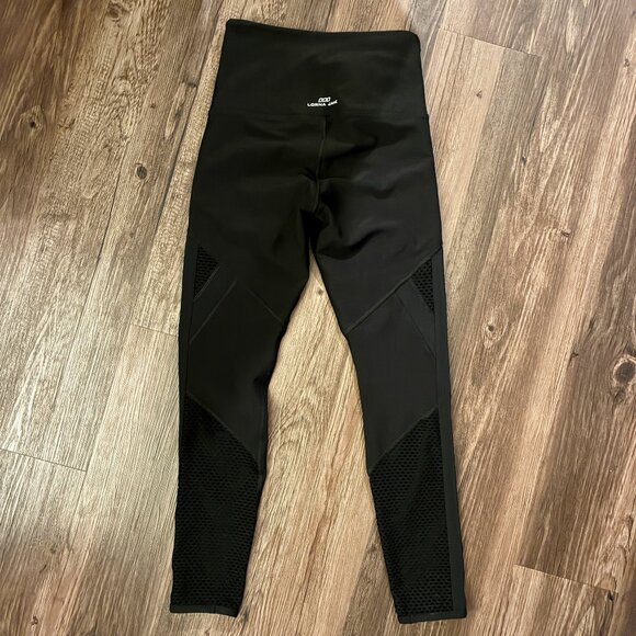 Lorna Jane Black 7/8 Leggings with Mesh Panels - Picture 1 of 3